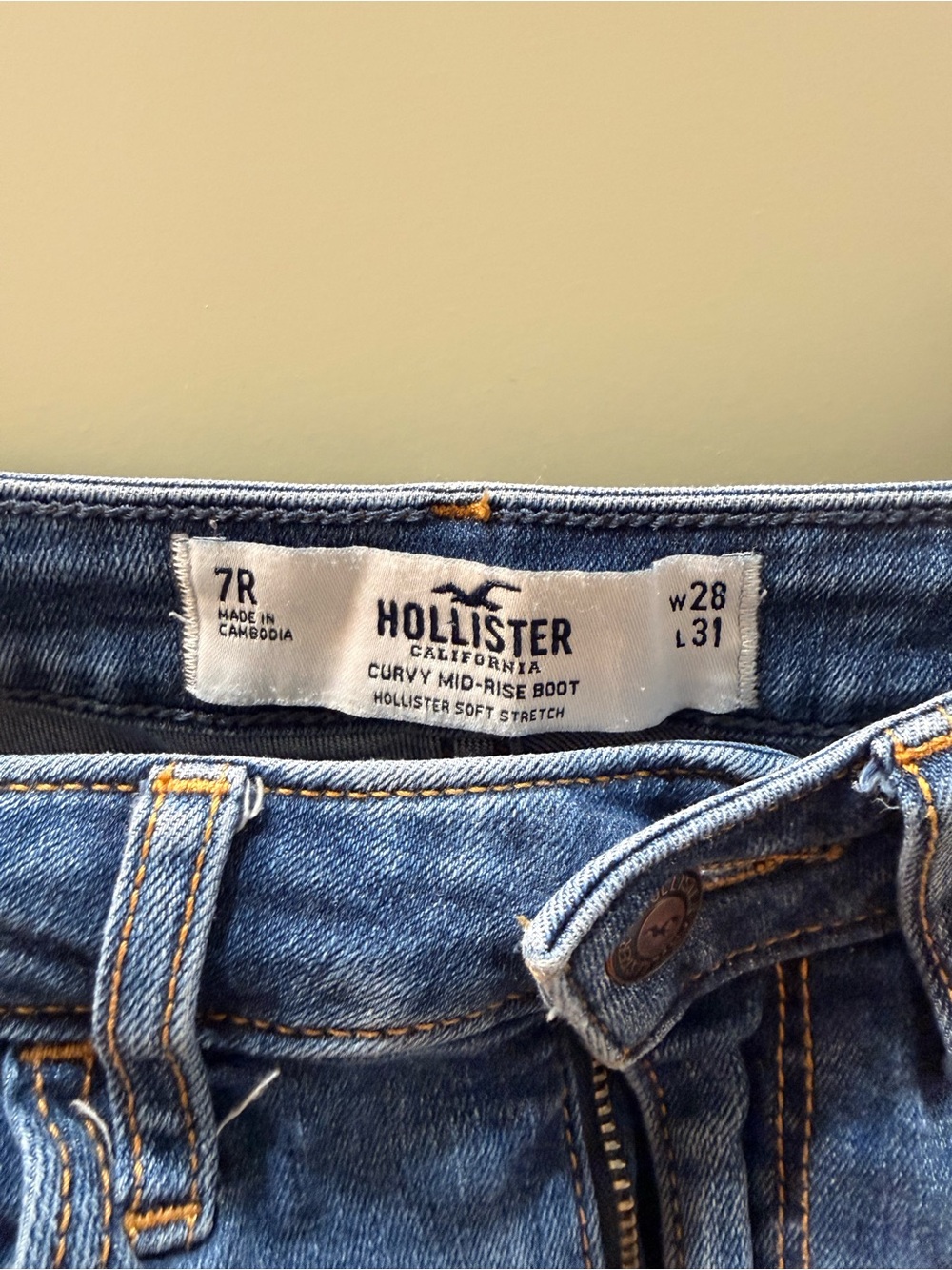 Hollister Curvy Mid-Rise Boot Jeans in Classic Blue Denim with Gold Stitching
